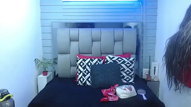 evelin zaens online show from March 17, 2026, 4:06 am