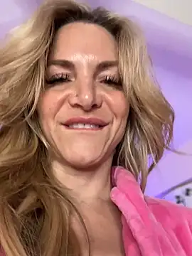 Snapshot of MessyNastyQueen chatting on December 22, 2024, 4:17 pm MessyNastyQueen online show from December 22, 2024, 4:17 pm