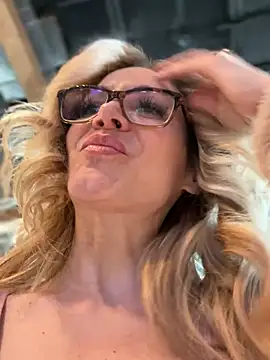 Snapshot of MessyNastyQueen chatting on December 27, 2024, 8:50 pm MessyNastyQueen online show from December 27, 2024, 8:50 pm