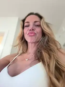 Snapshot of MessyNastyQueen chatting on February 2, 2025, 12:30 am MessyNastyQueen online show from February 2, 2025, 12:30 am