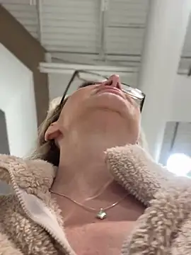 Snapshot of MessyNastyQueen chatting on March 13, 2025, 4:56 pm MessyNastyQueen online show from March 13, 2025, 4:56 pm