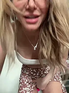 Snapshot of MessyNastyQueen chatting on March 22, 2025, 8:59 pm MessyNastyQueen online show from March 22, 2025, 8:59 pm