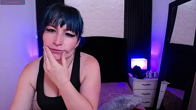 alicia moom online show from February 4, 2025, 7:55 pm