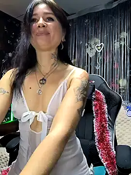 KikiXRed online show from December 23, 2024, 10:53 am