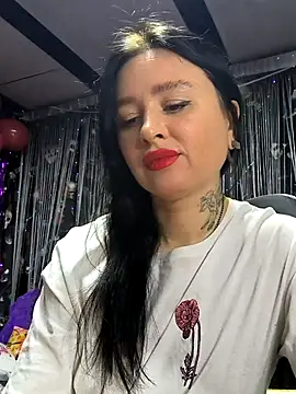 KikiXRed online show from February 16, 2026, 6:42 am