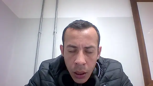 Snapshot of MachoScorpionCaralho chatting on June 25, 2026, 1:37 pm MachoScorpionCaralho online show from June 25, 2026, 1:37 pm