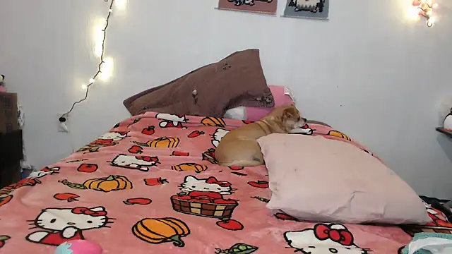 Cupcakecutie449 online show from October 29, 2025, 7:21 am