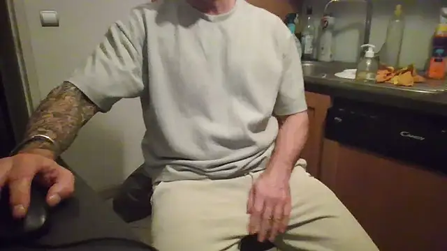 jouet75 online show from March 3, 2026, 8:37 pm