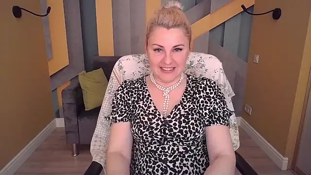 Candy Long online show from May 17, 2026, 7:21 pm