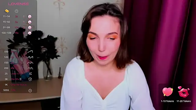 KindHazelHere  online show from September 10, 2025, 5:13 pm