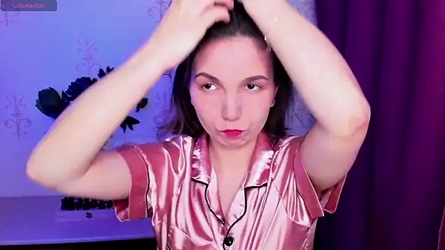 KindHazelHere  online show from February 18, 2026, 6:26 pm