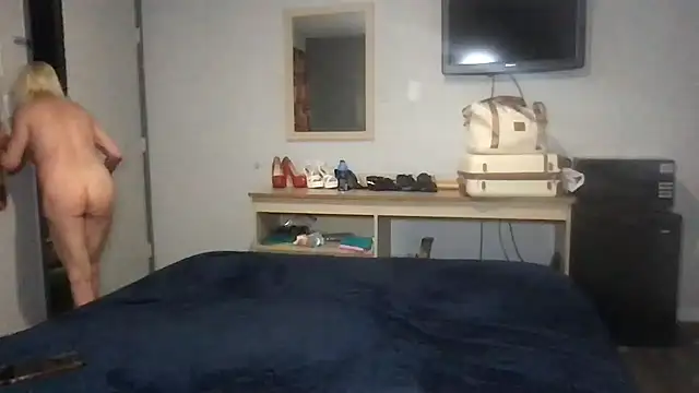 TiffaneyLove online show from February 18, 2026, 3:02 am