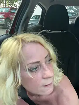 Snapshot of TiffaneyLove chatting on March 5, 2026, 10:06 pm TiffaneyLove online show from March 5, 2026, 10:06 pm