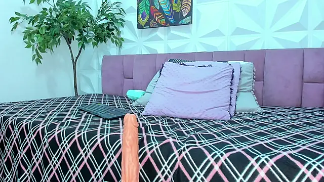 Snapshot of Hellen_Sky chatting on February 19, 2025, 10:20 pm Hellen Sky online show from February 19, 2025, 10:20 pm