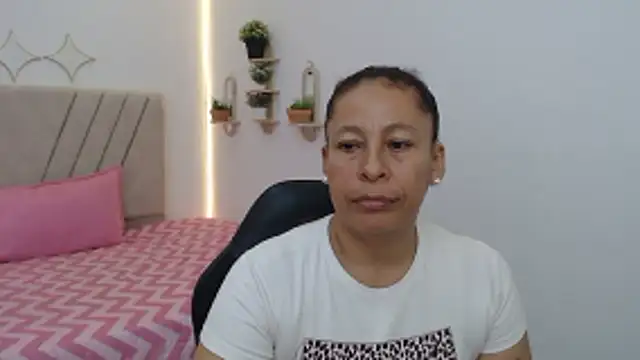 Snapshot of mature_martina chatting on April 22, 2026, 8:10 pm mature martina online show from April 22, 2026, 8:10 pm