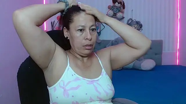 Snapshot of mature_martina chatting on May 17, 2026, 11:06 am mature martina online show from May 17, 2026, 11:06 am