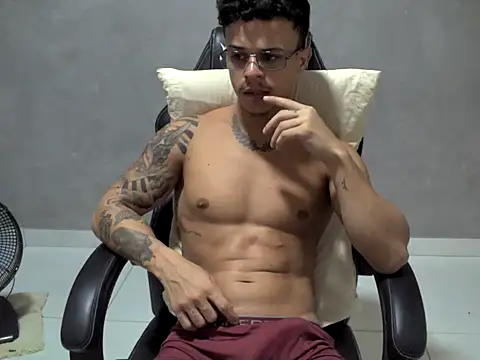 Snapshot of Gust027 chatting on April 13, 2026, 2:28 am Gust027 online show from April 13, 2026, 2:28 am