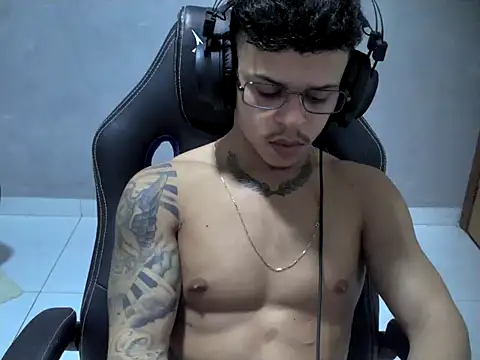 Snapshot of Gust027 chatting on April 15, 2026, 3:46 am Gust027 online show from April 15, 2026, 3:46 am