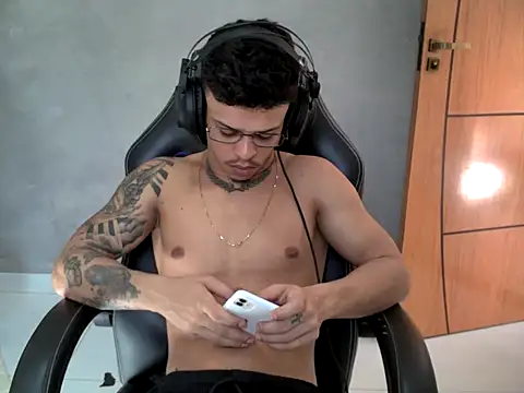 Snapshot of Gust027 chatting on April 15, 2026, 4:36 pm Gust027 online show from April 15, 2026, 4:36 pm