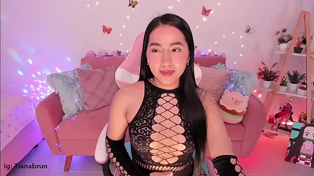 Zara uwu  online show from September 14, 2025, 10:25 am