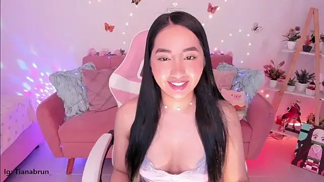 Zara uwu  online show from October 15, 2025, 11:21 am