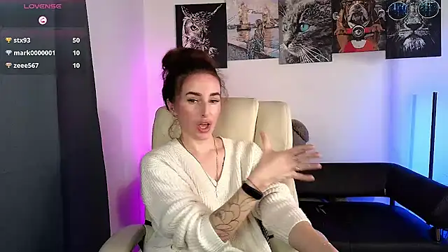 xx adrihanna xx online show from February 19, 2025, 9:03 pm