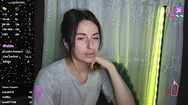 xx adrihanna xx online show from May 9, 2026, 6:35 pm
