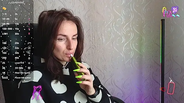 xx adrihanna xx online show from May 18, 2026, 6:19 am