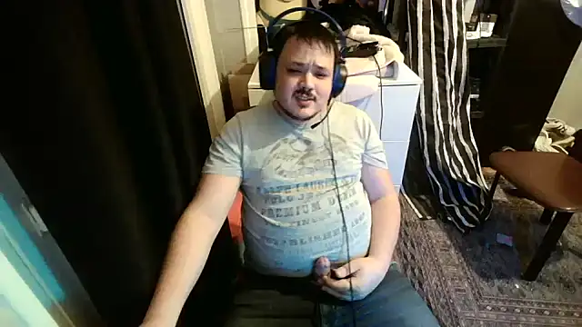 Snapshot of Bebemickey75 chatting on February 26, 2025, 8:33 pm Bebemickey75 online show from February 26, 2025, 8:33 pm