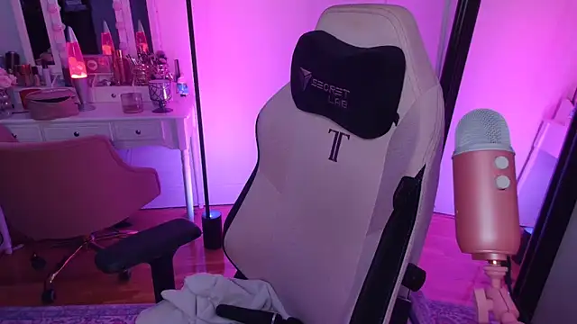 rachelbrooksxx online show from March 21, 2026, 5:49 pm