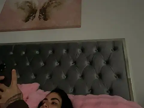 Snapshot of Karoltriguena chatting on March 12, 2026, 3:29 pm Karoltriguena online show from March 12, 2026, 3:29 pm