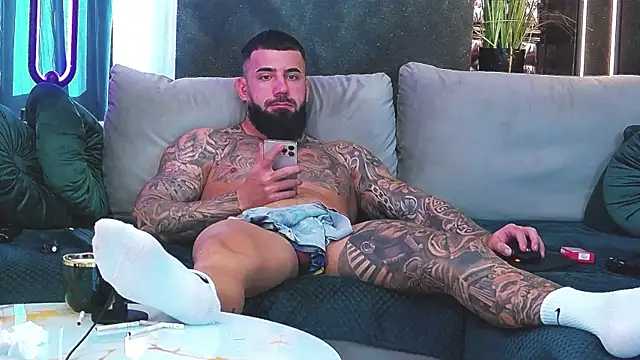 masterkingofmusclee online show from January 8, 2025, 9:21 am