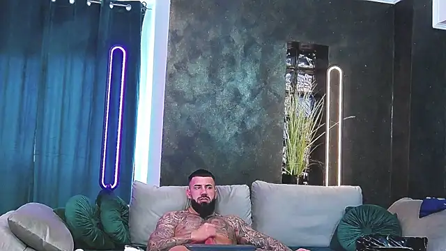 masterkingofmusclee online show from January 8, 2025, 12:26 pm