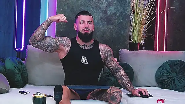 masterkingofmusclee online show from January 15, 2025, 7:15 am