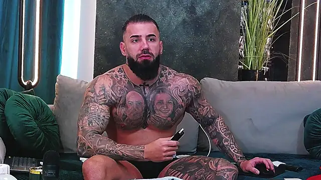 masterkingofmusclee online show from January 30, 2025, 12:27 pm