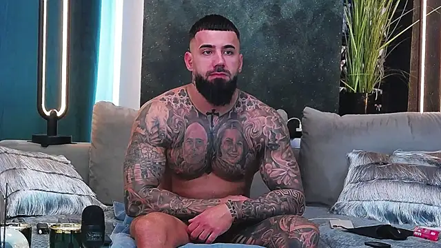 masterkingofmusclee online show from February 13, 2025, 1:37 pm