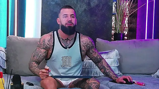 masterkingofmusclee online show from February 26, 2025, 8:48 am