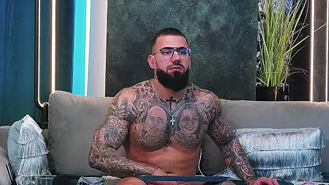 masterkingofmusclee online show from March 6, 2025, 2:08 pm