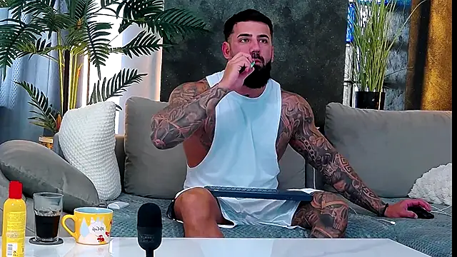 masterkingofmusclee online show from October 9, 2025, 11:30 am