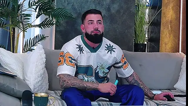 masterkingofmusclee online show from October 16, 2025, 8:15 am