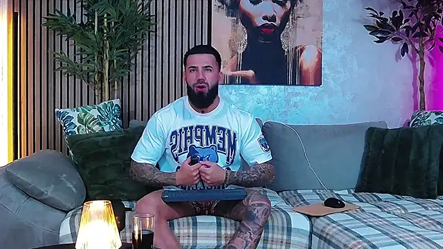 masterkingofmusclee online show from April 15, 2026, 7:58 pm