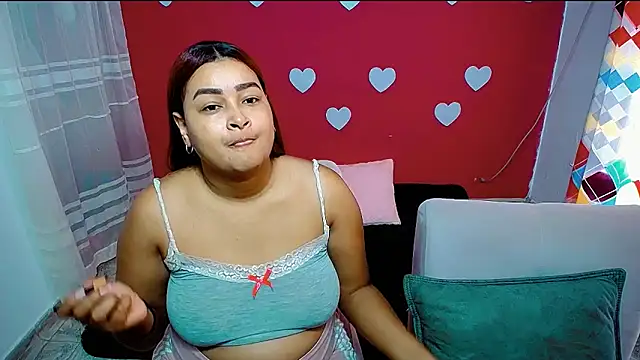 Snapshot of violeta_rous chatting on June 12, 2026, 3:33 pm violeta rous online show from June 12, 2026, 3:33 pm
