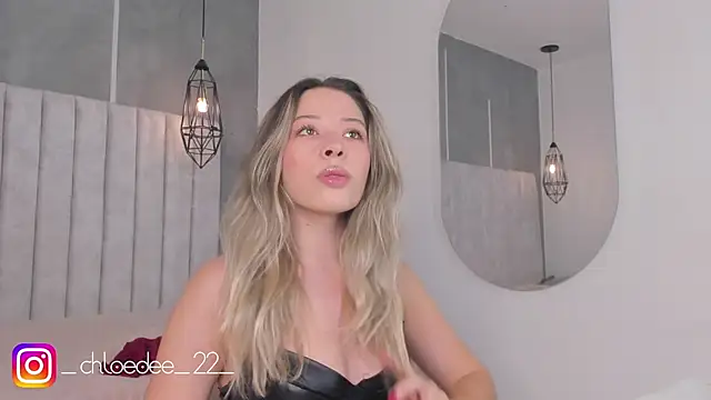 chloe d online show from February 3, 2025, 11:09 am