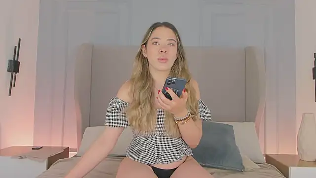 chloe d online show from May 21, 2026, 12:01 pm