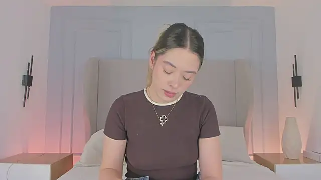 chloe d online show from June 1, 2026, 1:02 pm