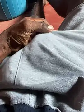 Snapshot of Yurt000 chatting on March 22, 2025, 5:17 am Yurt000 online show from March 22, 2025, 5:17 am