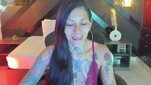 Snapshot of dark_gotica chatting on May 9, 2026, 12:32 pm dark gotica online show from May 9, 2026, 12:32 pm