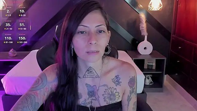 Snapshot of dark_gotica chatting on May 19, 2026, 7:09 pm dark gotica online show from May 19, 2026, 7:09 pm