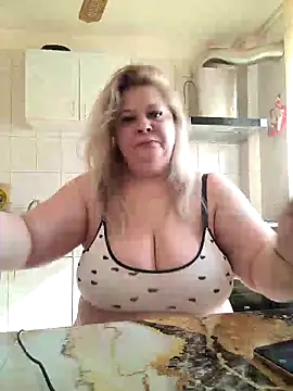 Snapshot of AriannaMilf chatting on February 20, 2026, 11:00 am AriannaMilf online show from February 20, 2026, 11:00 am