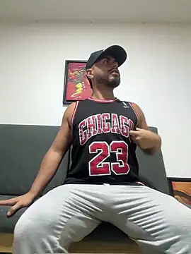 Snapshot of Juan_Castano chatting on February 16, 2025, 11:16 pm Juan Castano online show from February 16, 2025, 11:16 pm